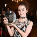 Maisie Williams re�oit un prix