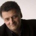 Steven Moffat gagne un prix. Comic Relief.