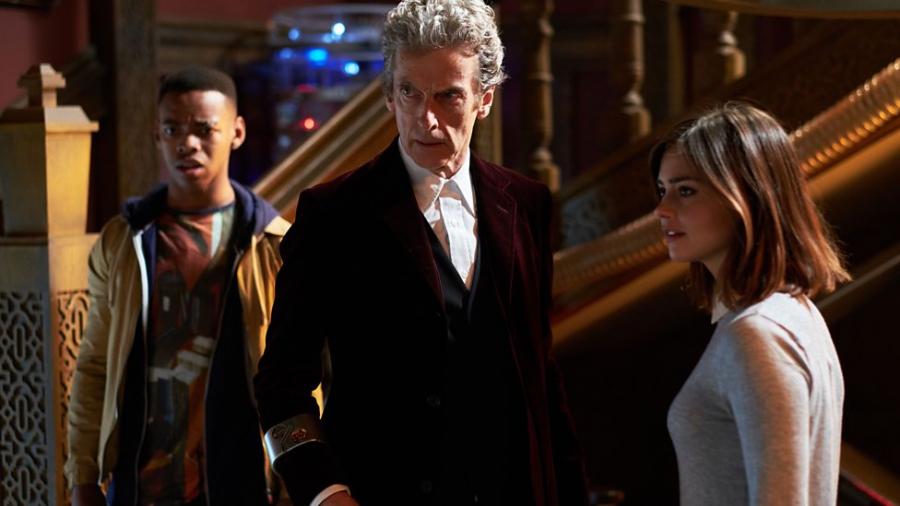 Le Docteur et Clara à l'aide de Rigsy